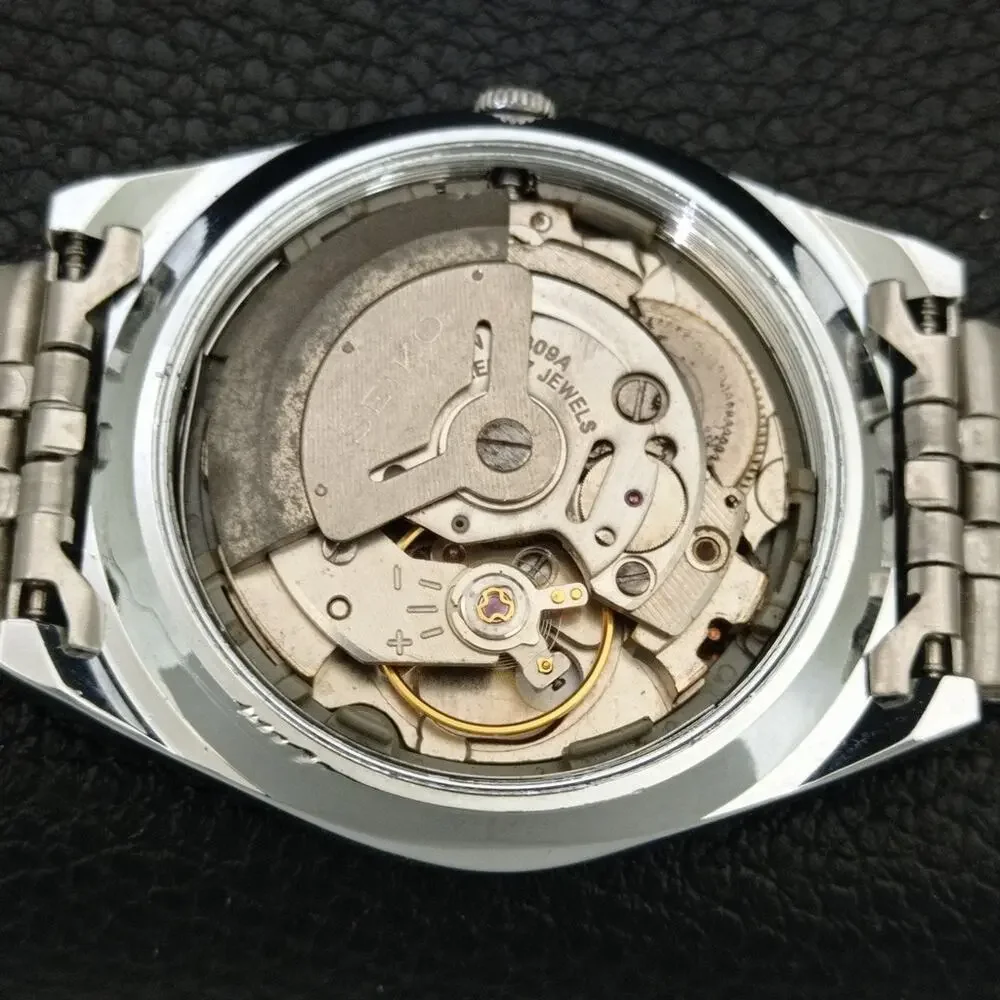 Vintage 1976 Seiko Automatic Mens Silver Watch W/daydate & Black accents